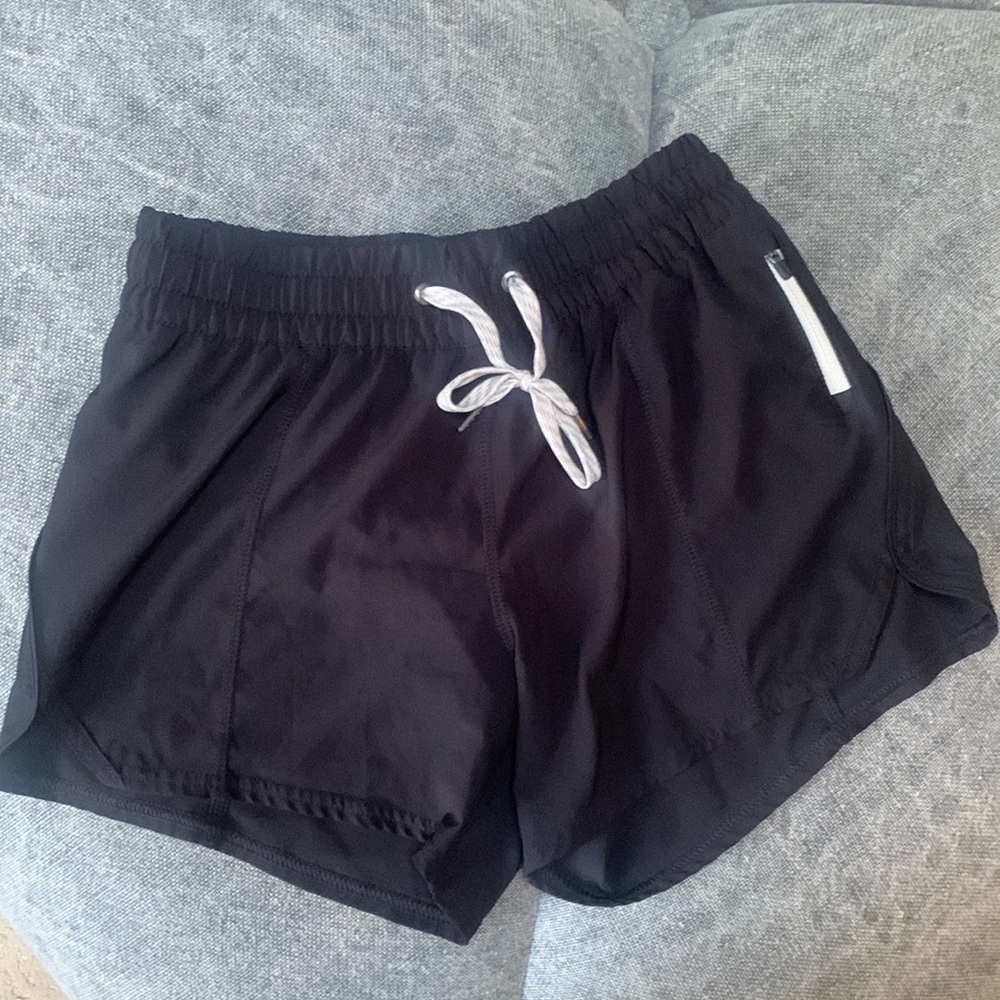 Vuori Clementine lined running short in black - size XS